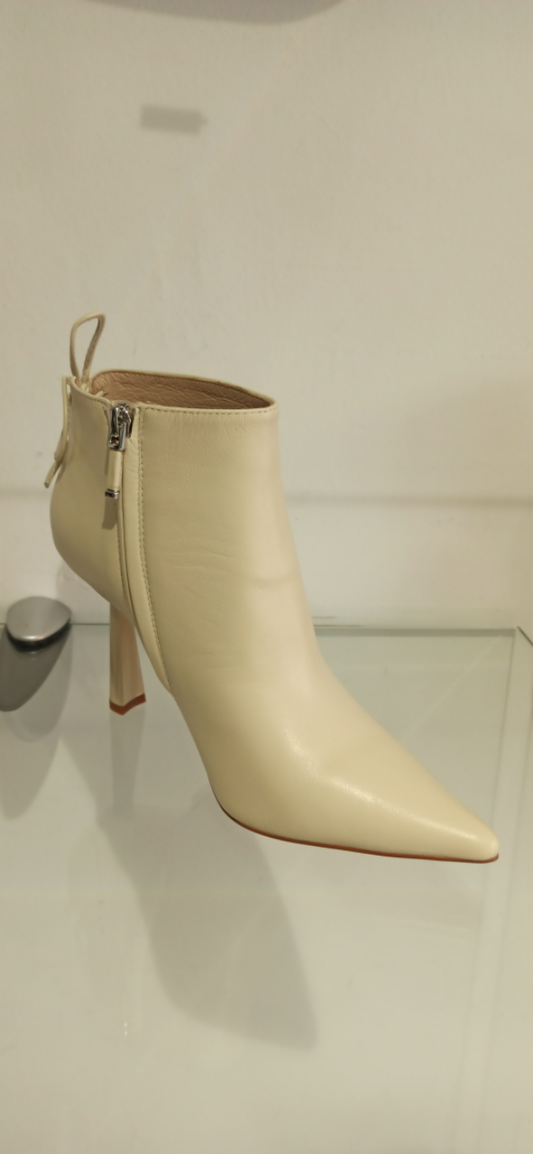 lola cruz bottines off white