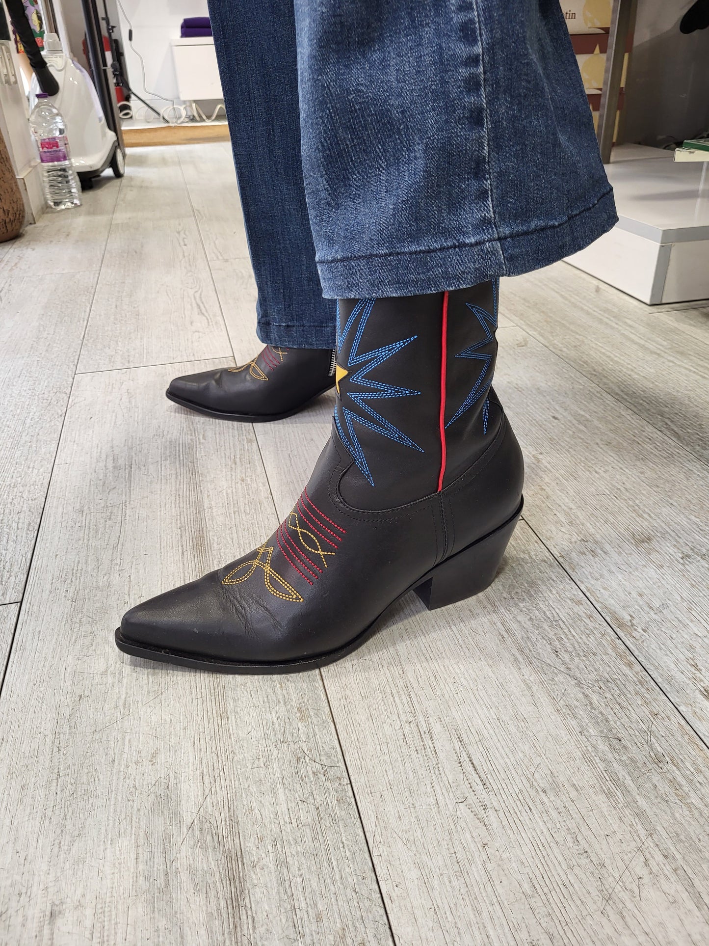 lola cruz bottes noires style santiag