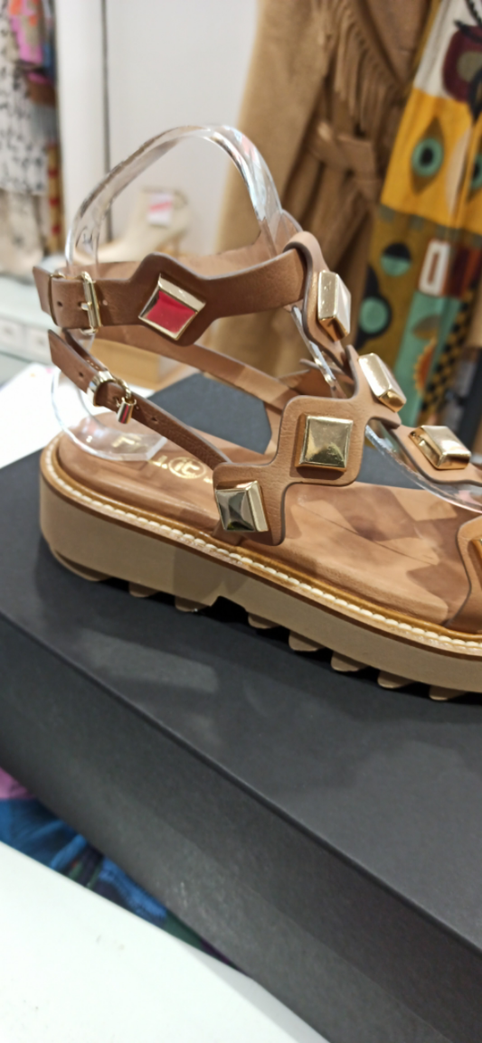 fru.it sandales camel plateforme cabochons or