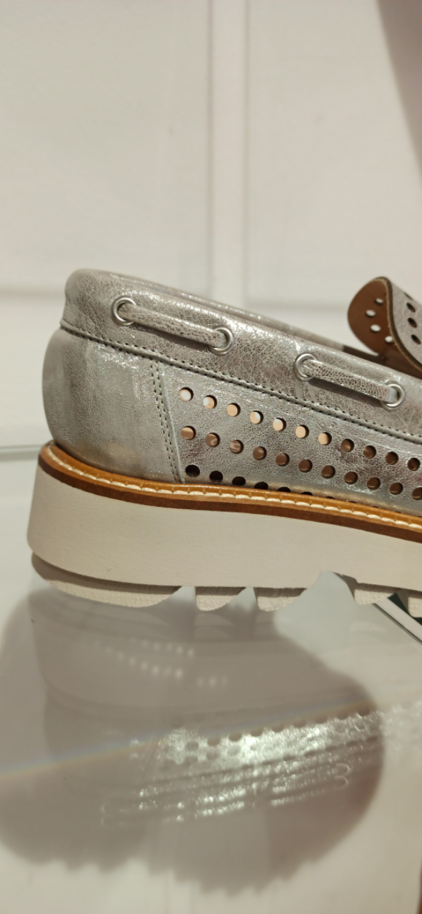 fru.it mocassin argent en cuir découpé au lazer