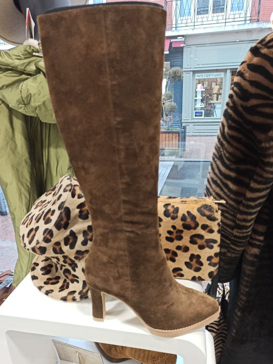 bottes nubuck camel talon 8cm lola cruz couleur noisette semelle gomme