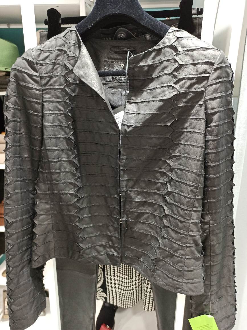 Milestone veste cuir modèle bionda noir en agneau couture seconde peau élégante et légère