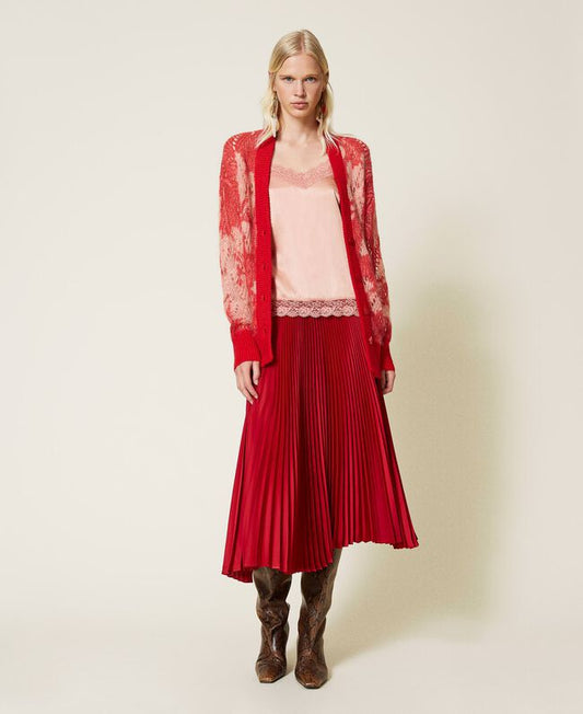 Twinset jupe longue plissée framboise, détail du plissé et de la coupe longue