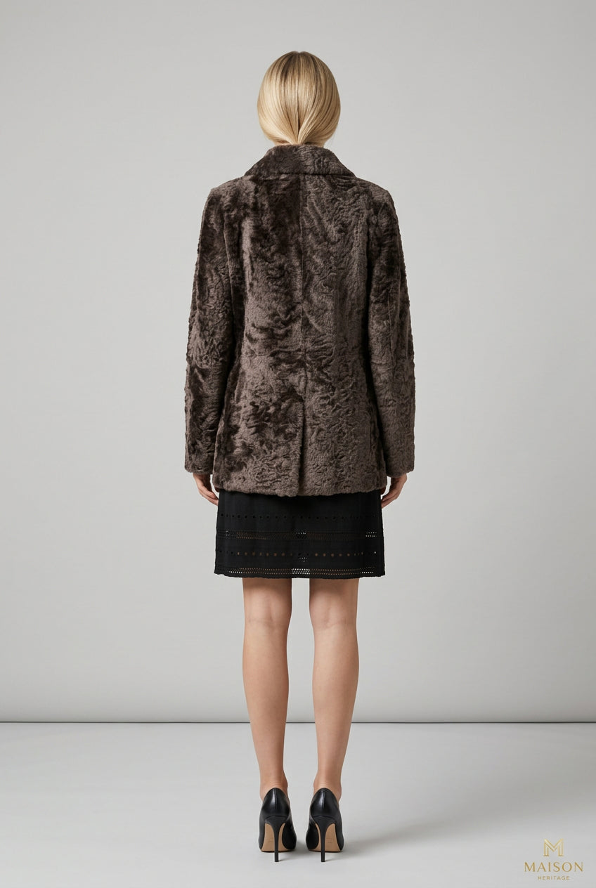 Manteau Fourrure Astrakan Chocolat 3/4, Veste Droite Courte Ventcouvert Paris – veste droite astrakan courte signée Ventcouvert Paris