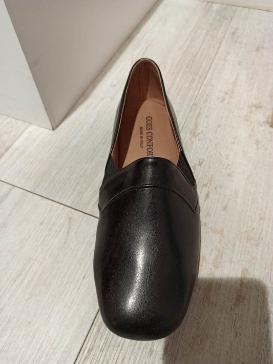 chaussons homme en cuir noir avec semelle en croûte de cuir et dos fermé vue de dessus