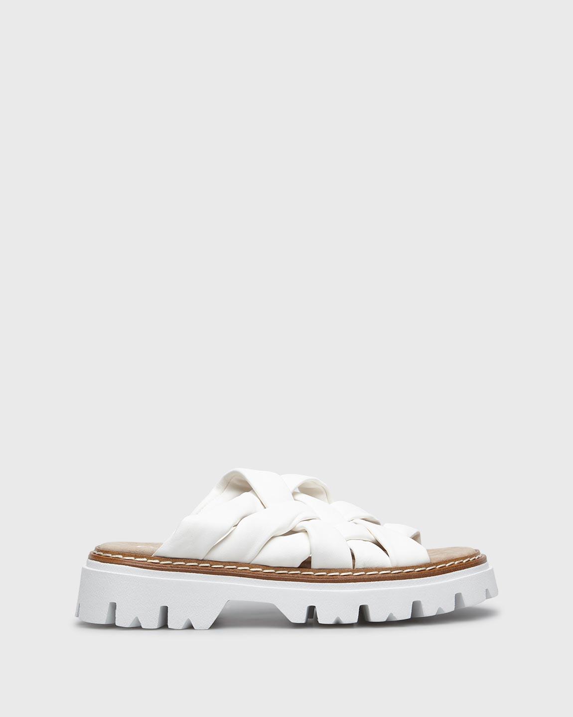 Découvrez les fru.it mules plate blanches, légères et confortables en 100% veau. Parfaites pour un style chic et un confort exceptionnel toute la journée.