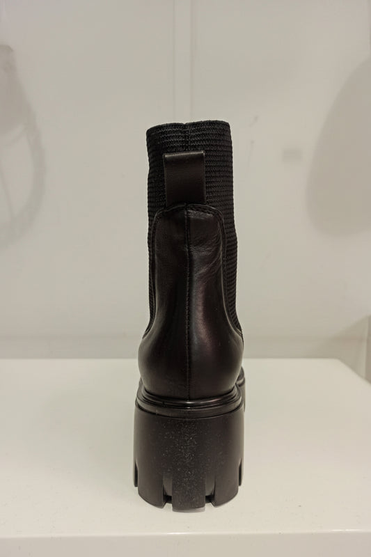 Design moderne et élégant qui se marie facilement avec diverses tenues.
Cuire élastique, offrant un ajustement parfait et un confort durable.