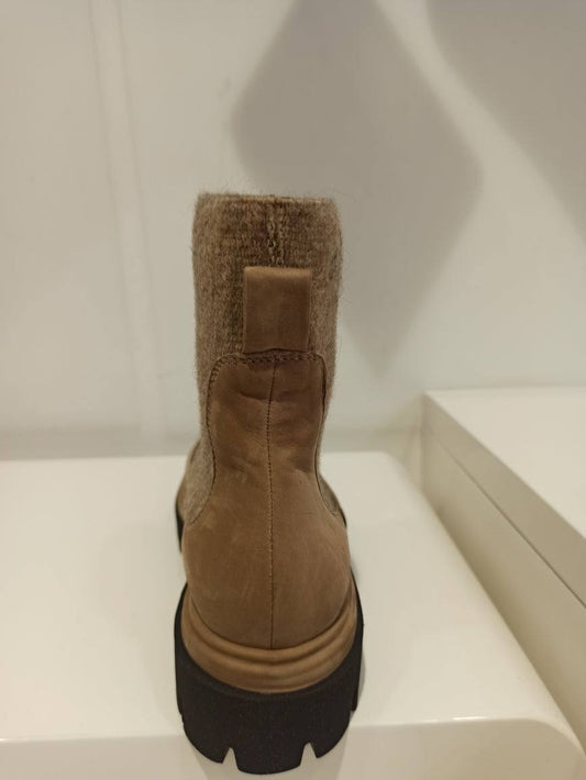 Style chelsea chic avec une semelle crantée pour une meilleure adhérence.
Confort optimal grâce à leur conception qui épouse parfaitement la forme de votre pied.