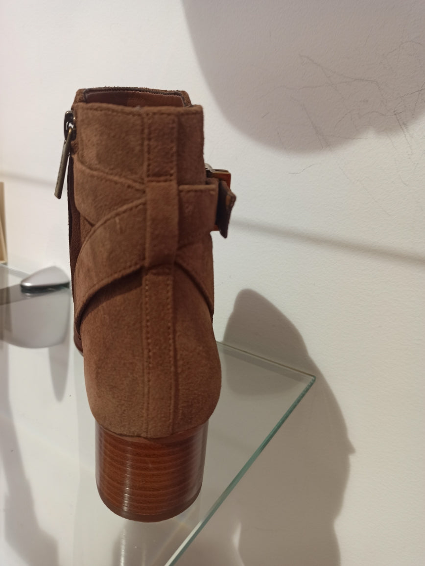 michael kors boots plates caramel