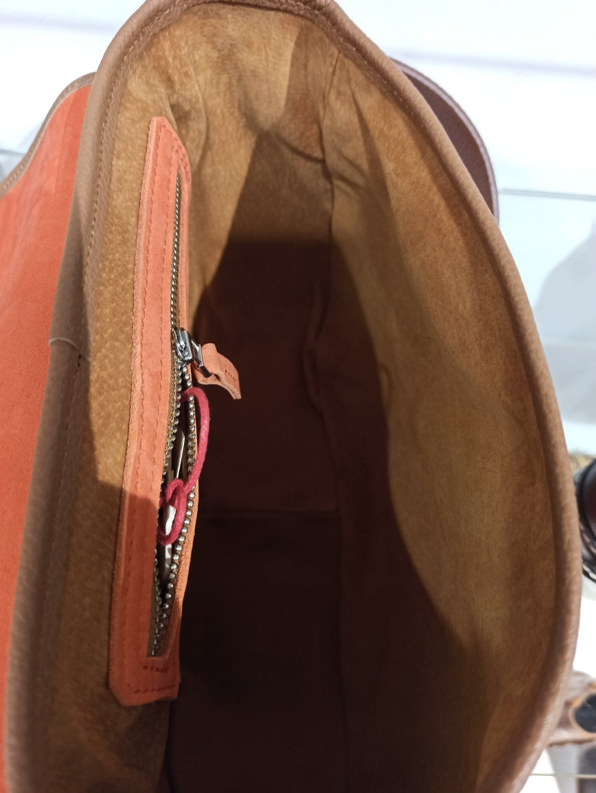 Sac Berthille Besace St Honoré Nubuck Pomodoro 28x22x10 cm - Made In France, Élégant et Durable