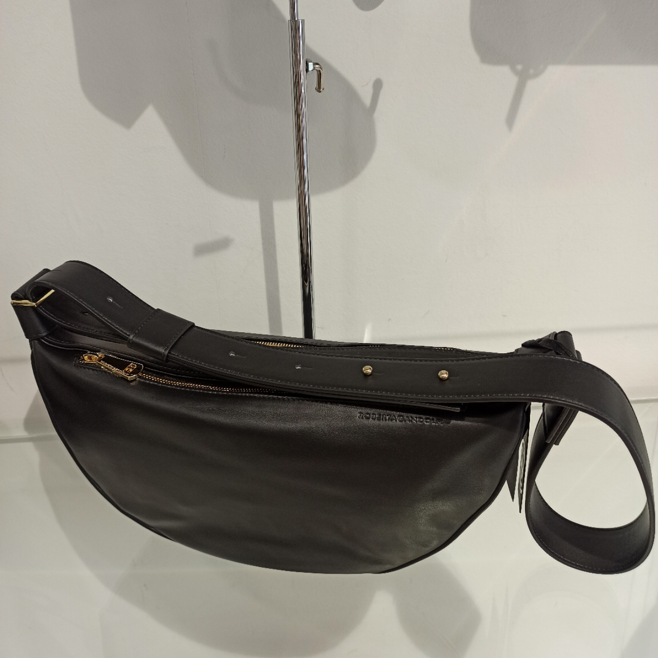 roberta gandolfi sac banane en cuir noir