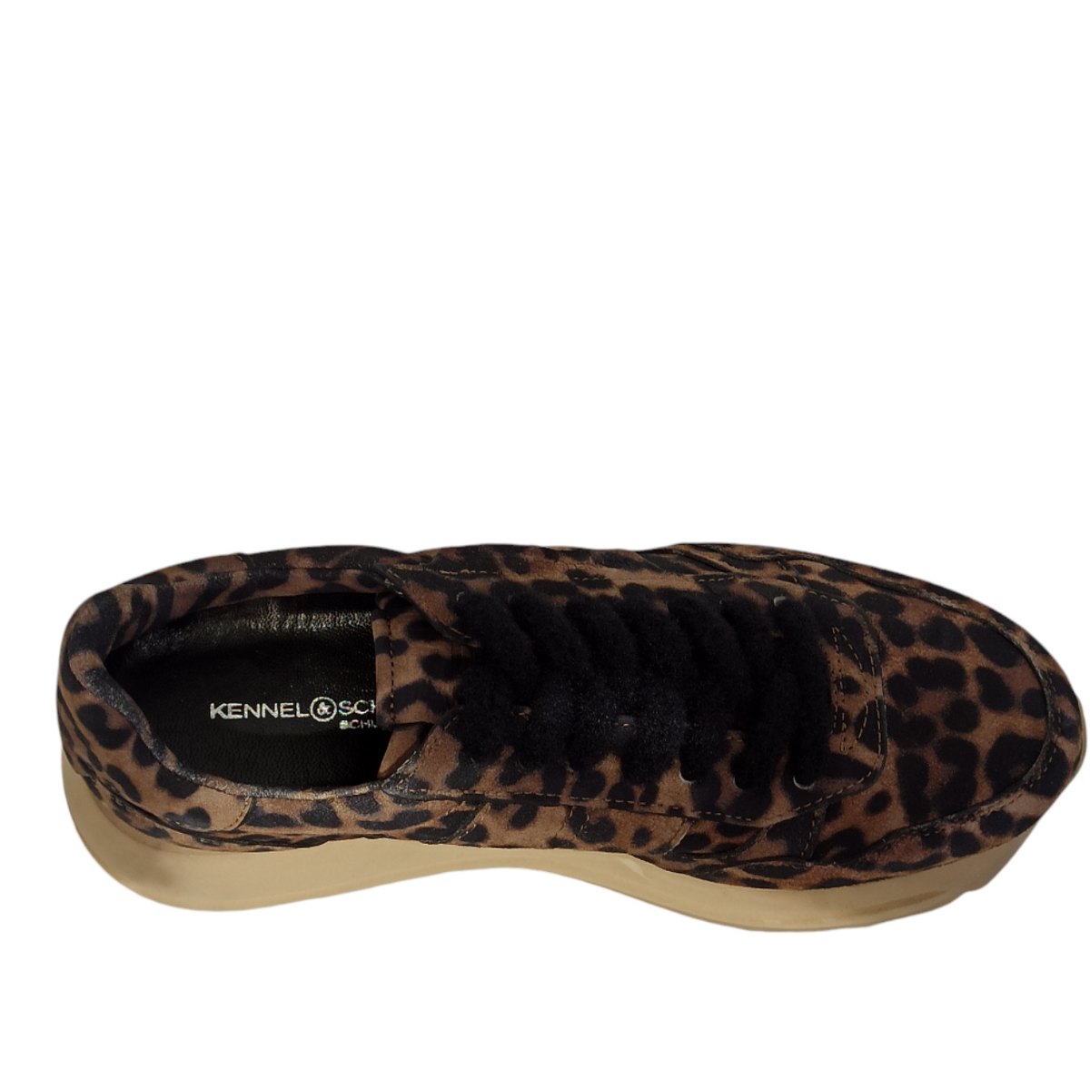 Le laçage douillet de notre nouvelle sneaker attire tous les regards. La semelle extérieure de couleur assortie complète le style. Elle vous offre en outre le confort habituel. Ne manquez pas ce basique sportif.&nbsp;La semelle profilée légèrement arrondie vous offre un confort optimal.&nbsp; La semelle intérieure peut être retirée.