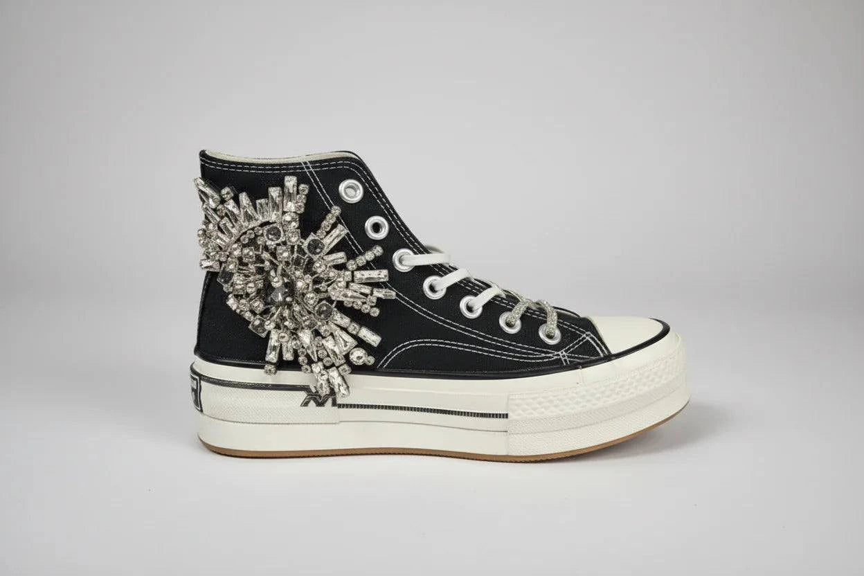 Nan-ku basket montante noire en tissu avec broche strass élégante pour été