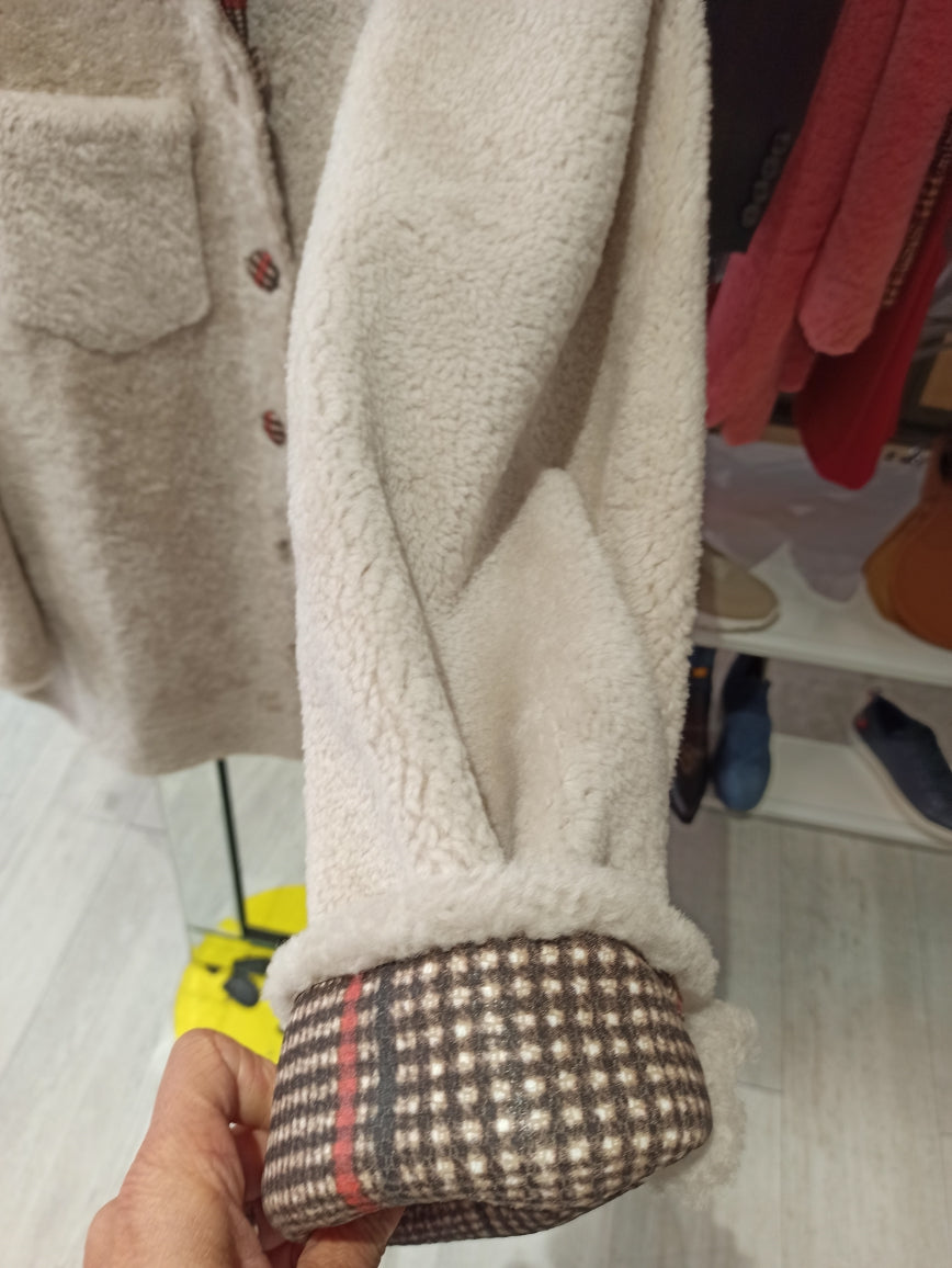suite 109 manteau, veste peau lainée femme écrue avec deux poches en biais