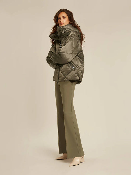 Doudoune Courte Beaumont Nowy En Satin Recyclé – Puffer Doux Avec Capuche Ajustable