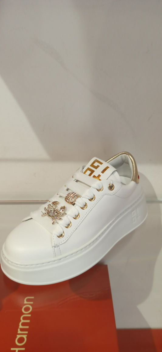gio + sneakers blanc