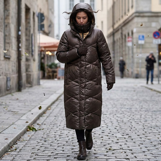Coupe longue couvrant efficacement le corps et le bas des jambes.
Coloris chocolat élégant, facile à associer avec un pantalon, une robe ou un jean.
Doublure camel chaleureuse pour un confort agréable en hiver.
Poignets en tricot ajustés pour mieux protéger les poignets du froid.
Col TABAC raffiné qui complète son allure moderne.