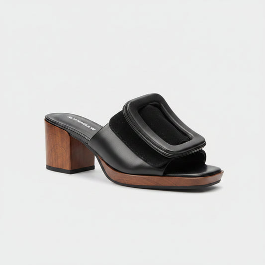 Découvrez la mule à talon pour femme Noa Harmon, un incontournable de votre garde-robe. Fabriquée avec soin, cette mule en cuir noir allie élégance et confort. Son design minimaliste la rend parfaite pour toutes les occasions, qu’il s’agisse d’une sortie décontractée ou d’un dîner chic.