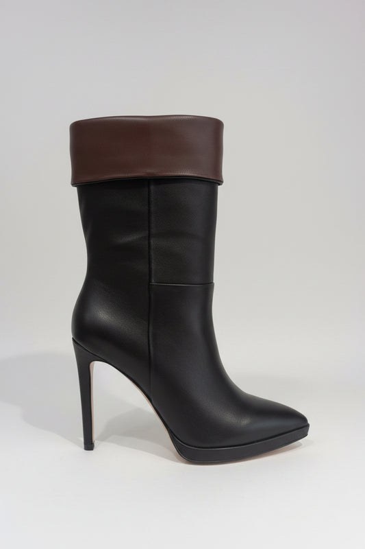 Ne manquez pas cette opportunité d'ajouter une touche de sophistication à votre look. Les bottines à talon Lola Cruz sont plus qu'une simple paire de chaussures; elles sont une affirmation de style et de confiance.