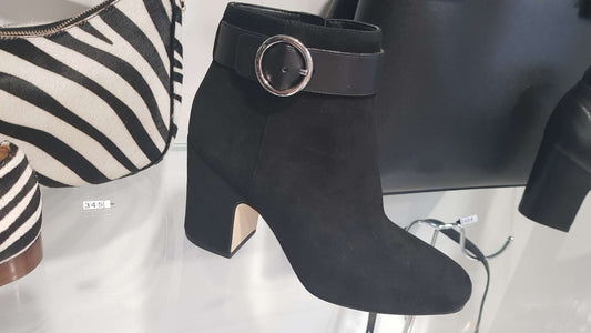 bottine michael kors noire en cuir nubuck avec talon carré et boucle ronde dorée