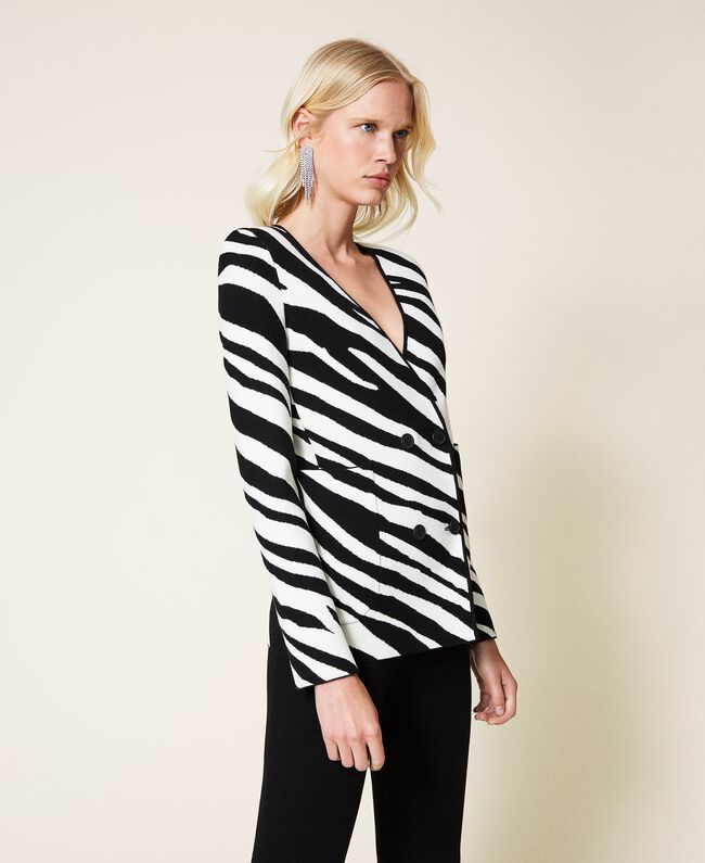 Veste Noire Zèbre Jacquard En Viscose Stretch, Coupe Ajustée Et Poches Plaquées – veste noire zèbre à motif jacquard graphique