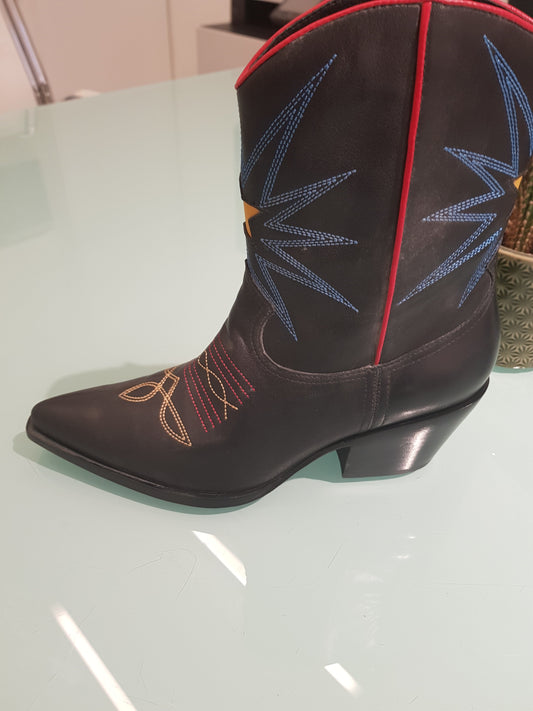 lola cruz bottes noires style santiag