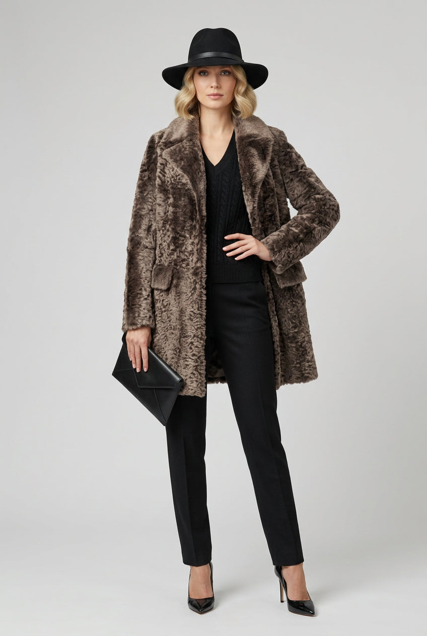 Manteau Fourrure Astrakan Chocolat 3/4, Veste Droite Courte Ventcouvert Paris – veste droite astrakan en fourrure chocolat vue de trois quarts