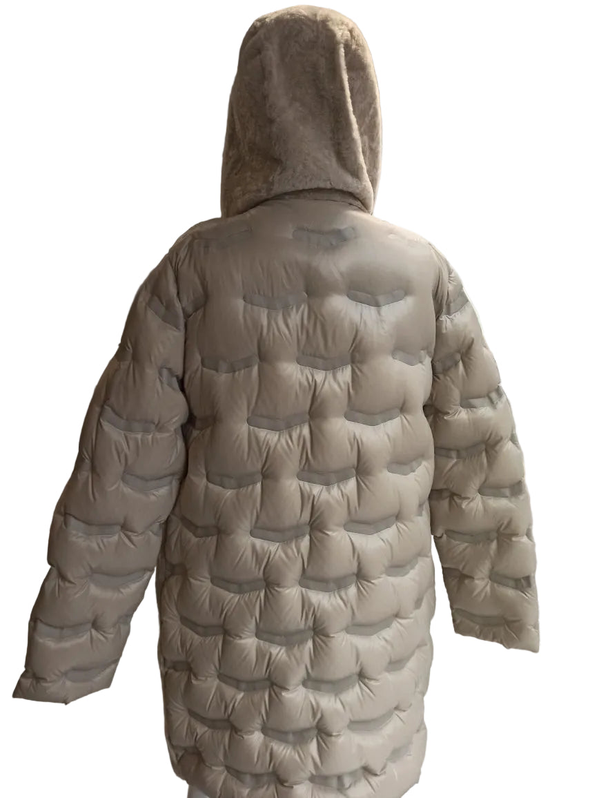 Doudoune Peau Lainée Écrue Matelassée, Parka À Capuche, Double Fermeture, 2 Poches – vue de face de la doudoune peau lainée écrue