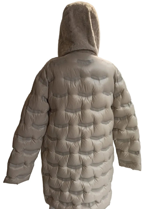 Doudoune Peau Lainée Écrue Matelassée, Parka À Capuche, Double Fermeture, 2 Poches – vue de face de la doudoune peau lainée écrue