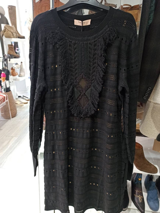 robe noire twinset avec motifs ajourés et franges, composition en laine et coton, référence 3311