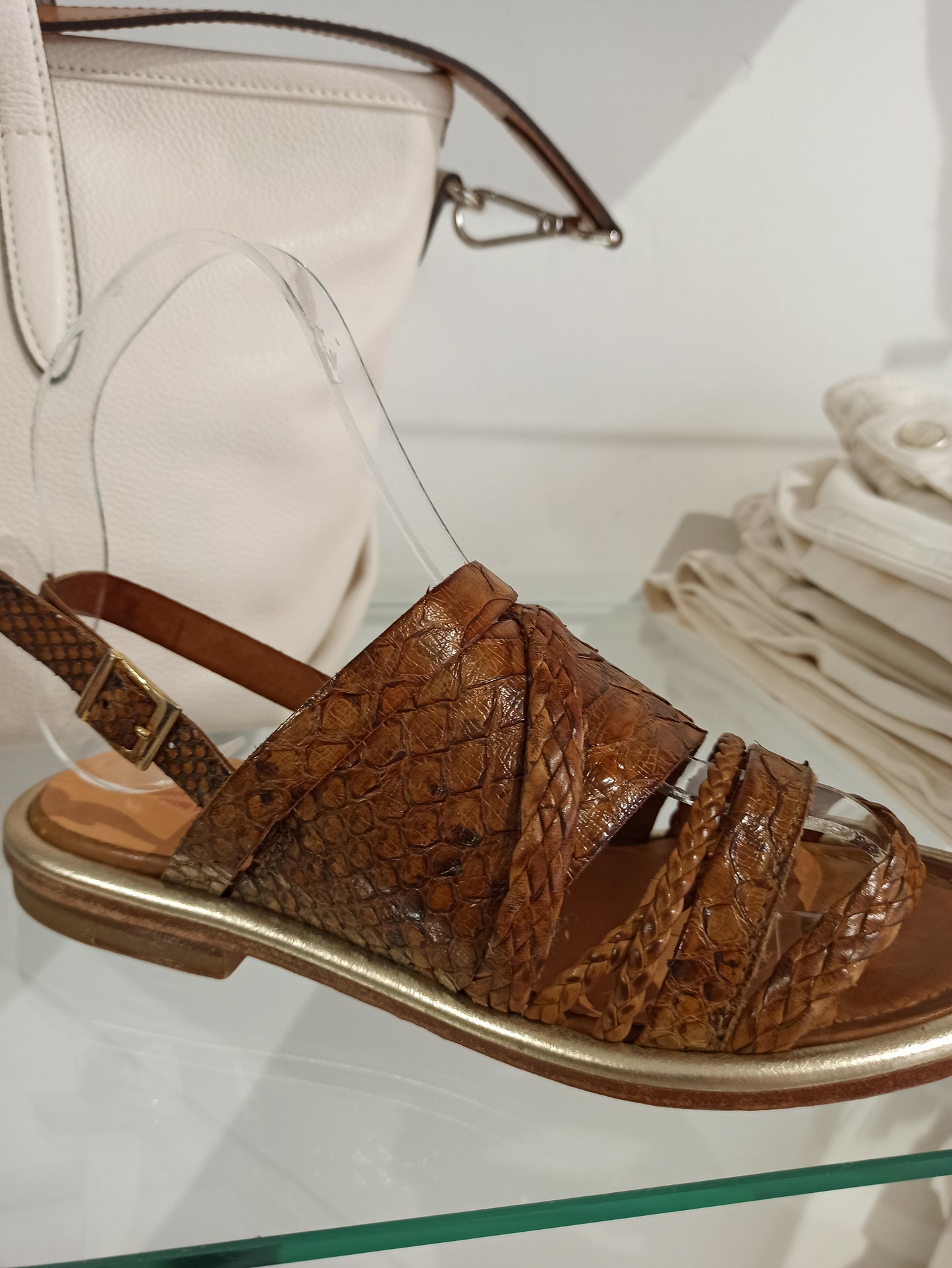 bottega di lisa sandale plate tréssée en cuir véritable camel