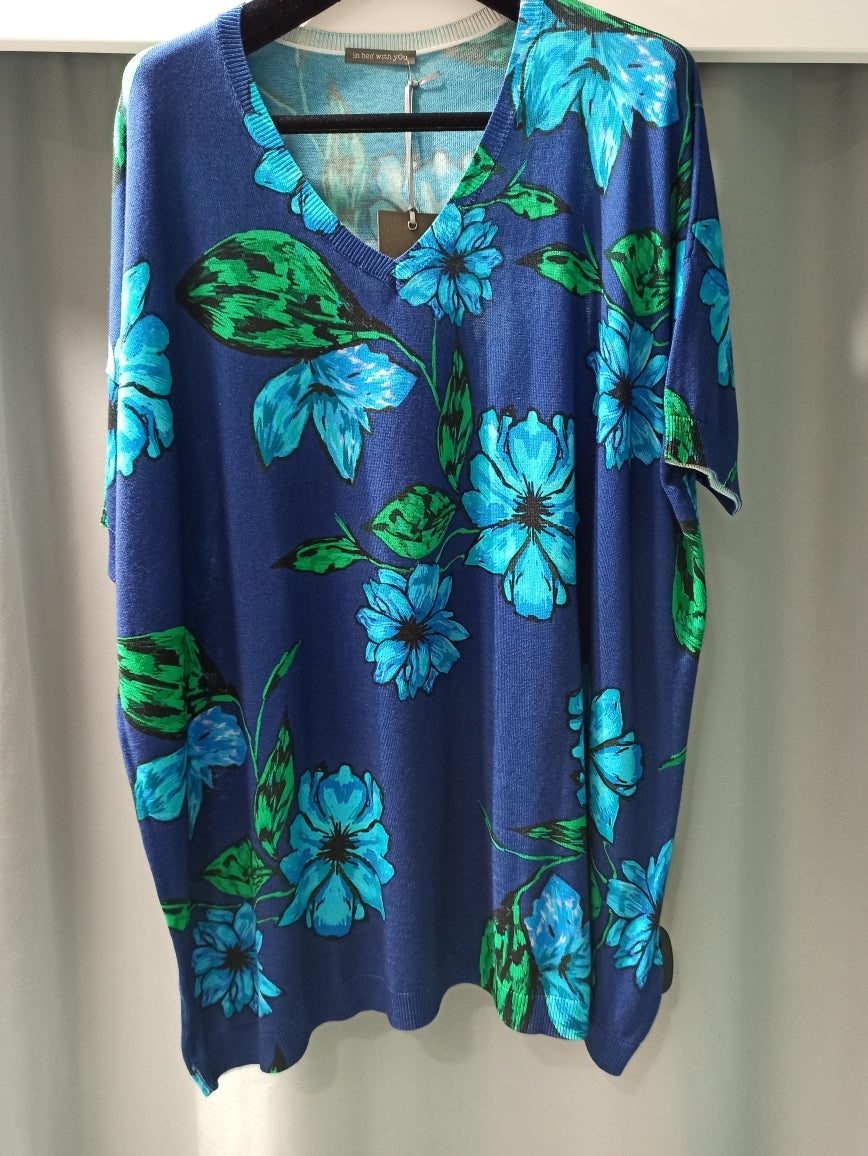 Découvrez notre T-shirt "In Bed With You" en colorés, un must-have qui allie à merveille confort et style. Fabriqué à partir d'un mélange de 50% coton et 50% viscose, ce modèle est idéal pour vos journées décontractées. Sa fabrication privilégie le mode éthique coton viscose, vous permettant ainsi de faire un choix responsable tout en restant tendance.
