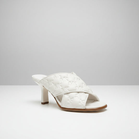 Style contemporain avec le sigle MK discret pour un look élégant.
Confort durable grâce au cuir de haute qualité, idéal pour un usage quotidien.